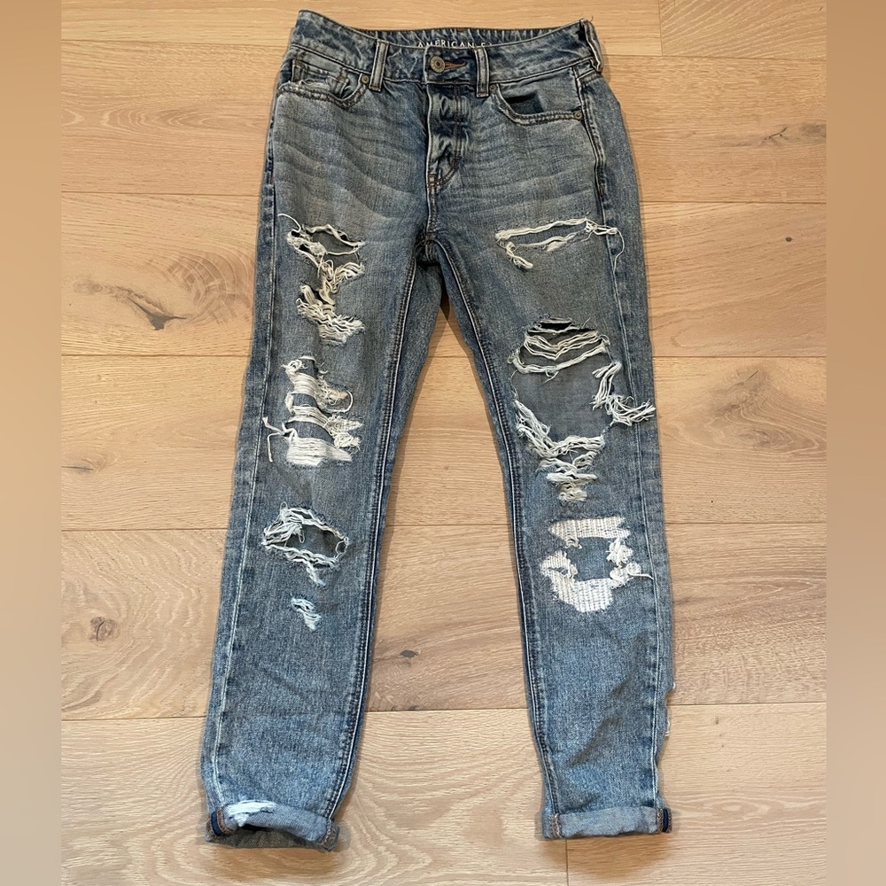 AE Distressed Tomgirl Jeans- size 0